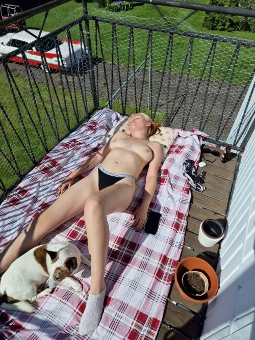 Taking the sun with my partner  by Melinabjork