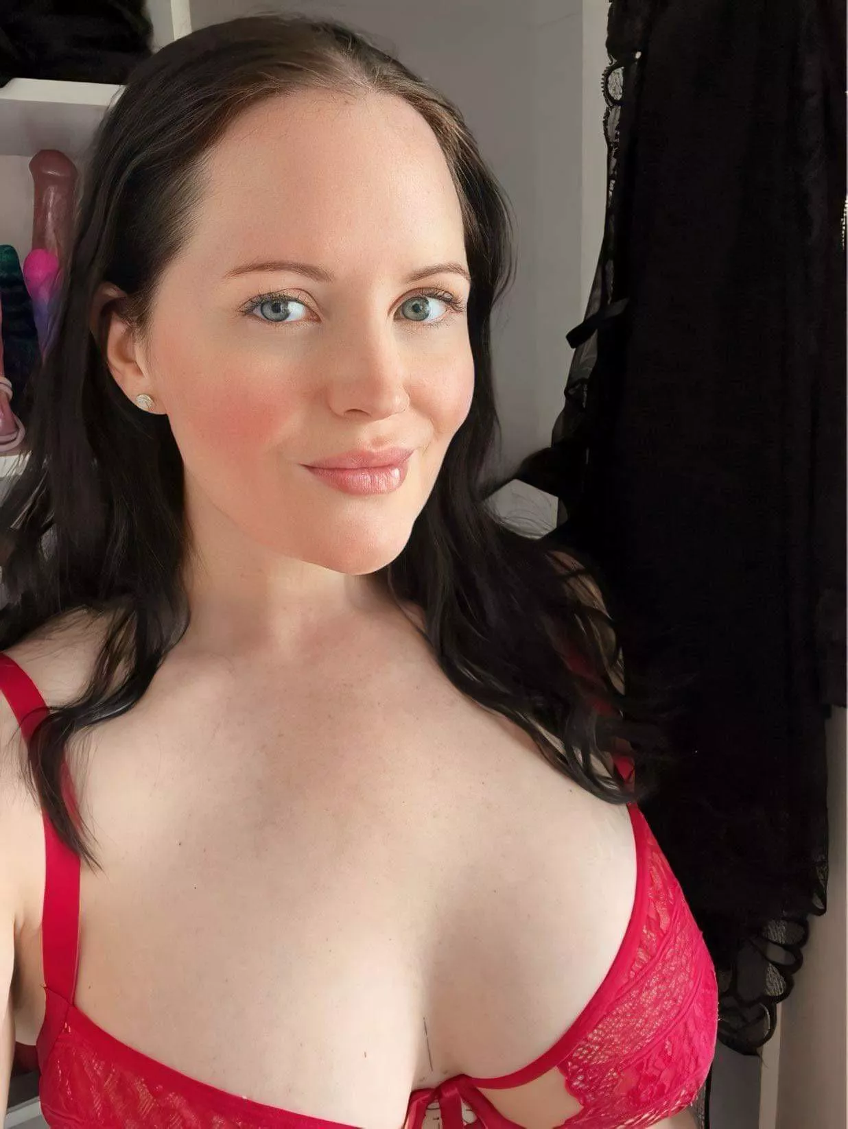 This bra is to cute to cover up. 39f  posted by katesdirtyxoxo