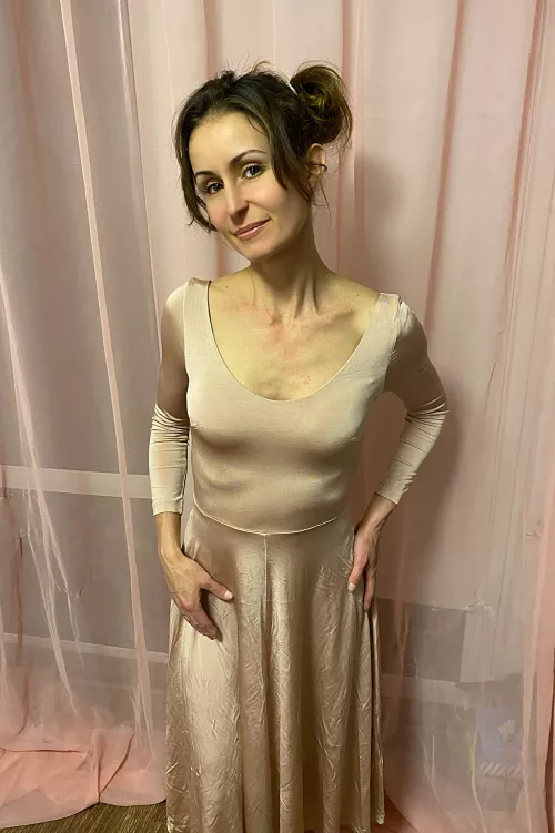 This dress blends very well with my body and that's good. by Viki_soul