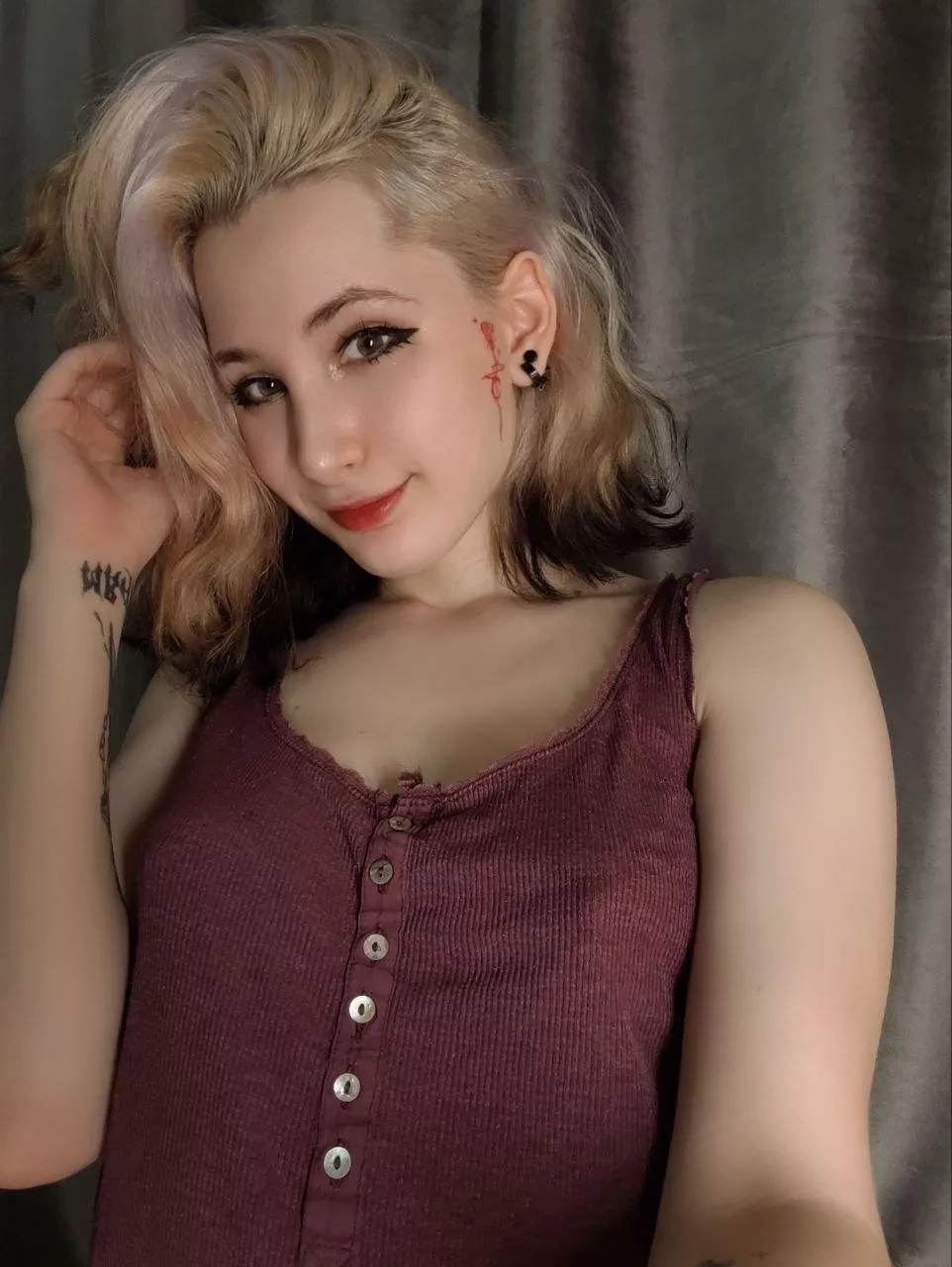 Without bra, the mood is even more lighthearted posted by Bilonnna