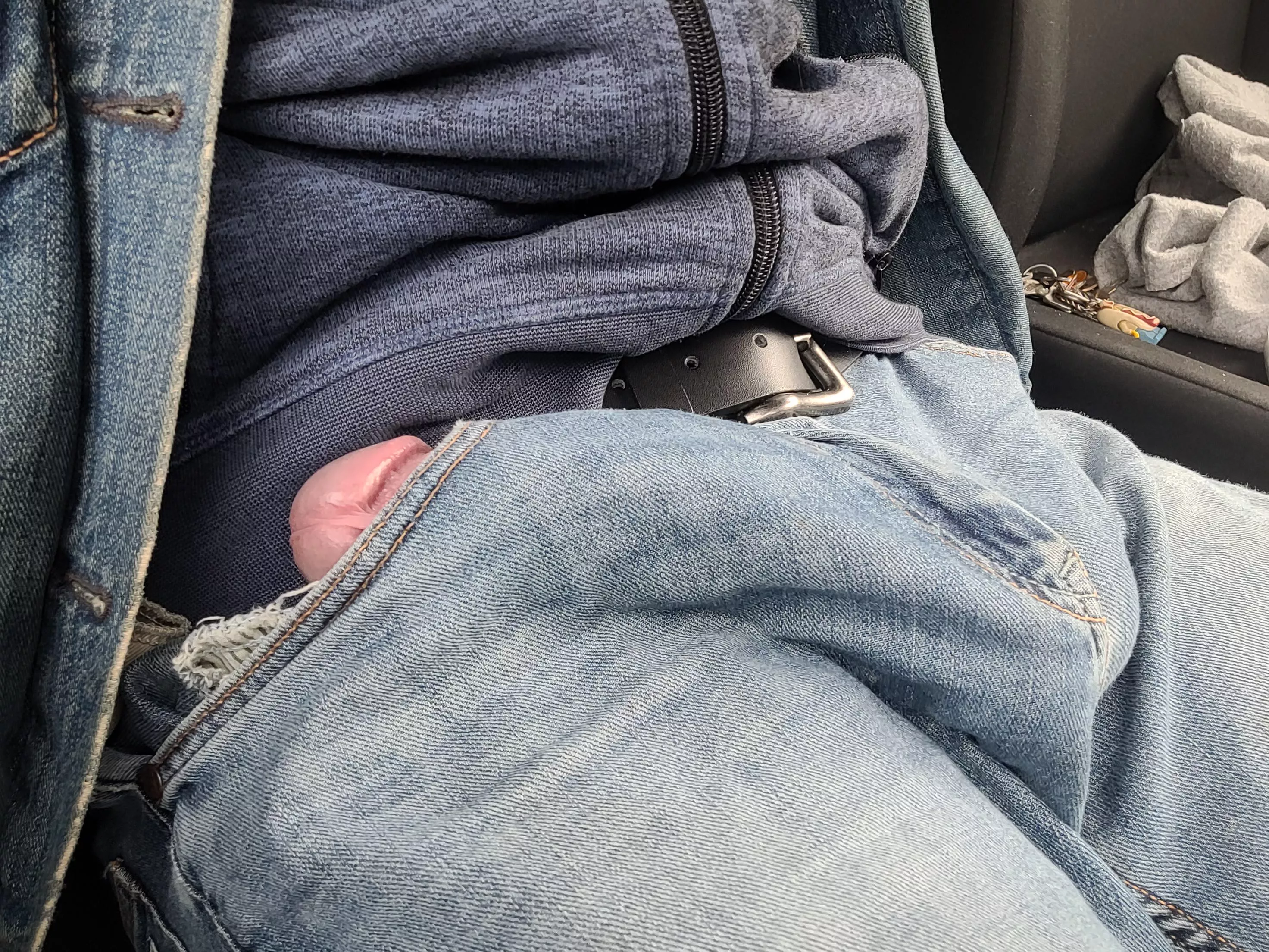 Any hitchhikers here ? posted by UbyUbyxx