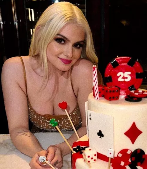 Ariel Winter by CJADELLIO