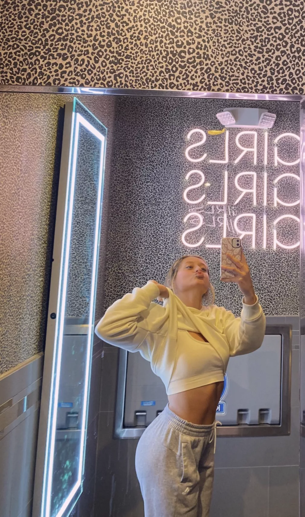 Bad to the core [F] posted by gymdate_