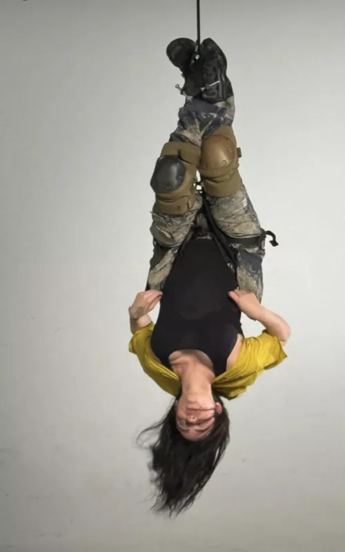 Billie Hanging by GHR142711