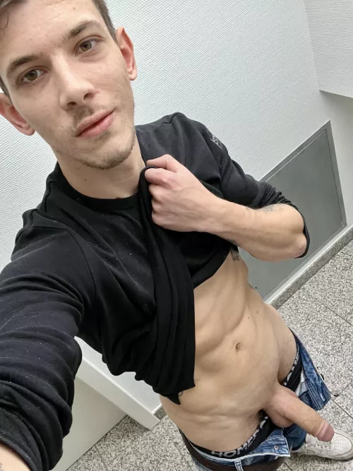 Distract me from working, got horny at work by germanboi12