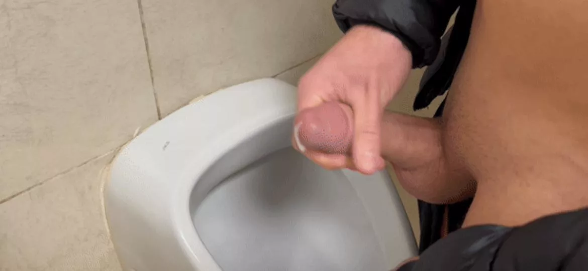 Every time I (27) go to toilet I watch other guys if they are peeing and if they are not, you know what's Up 😈 Who else loves gay toilet cruising? posted by thatbiguyNSFW