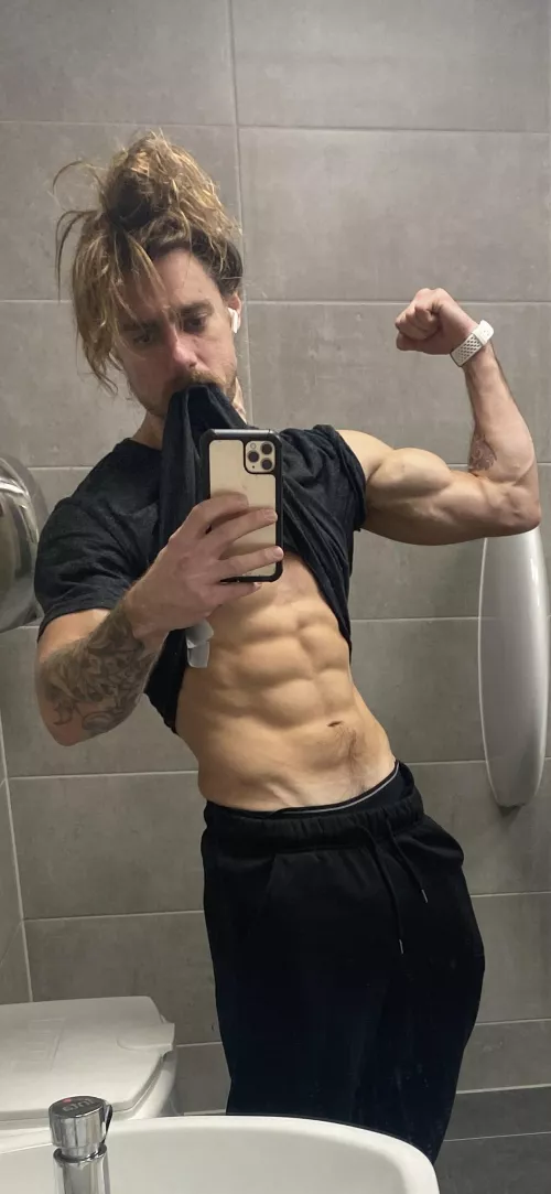 Friday Flex by ElvisElvish