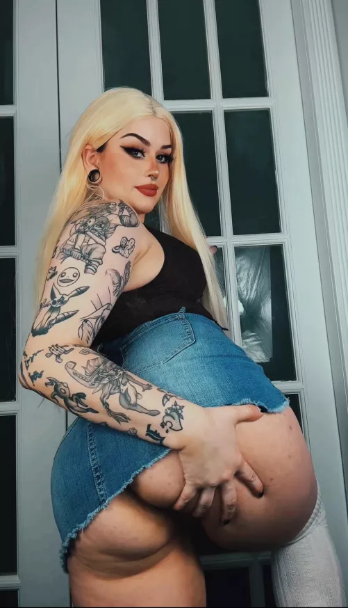 From 1 to 5 you want to squeeze my ass so much by NOMADTVS