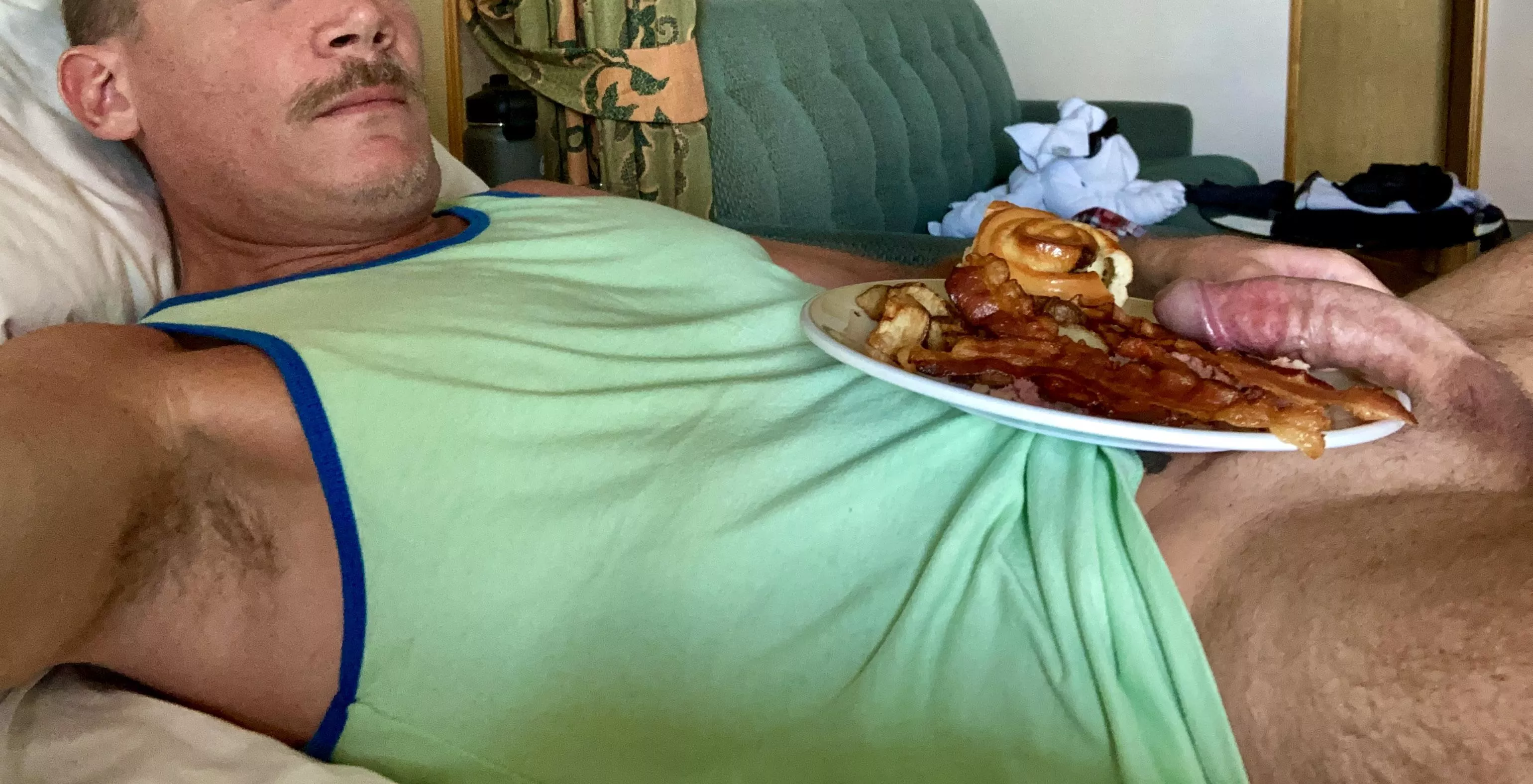 Help yourself to all the meat on the plate🤪 posted by textileno