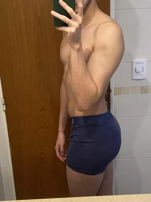 how do I look? by charjasal