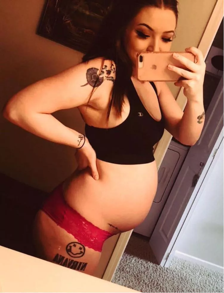 I get so horny when I’m pregnant  posted by Lavalmono