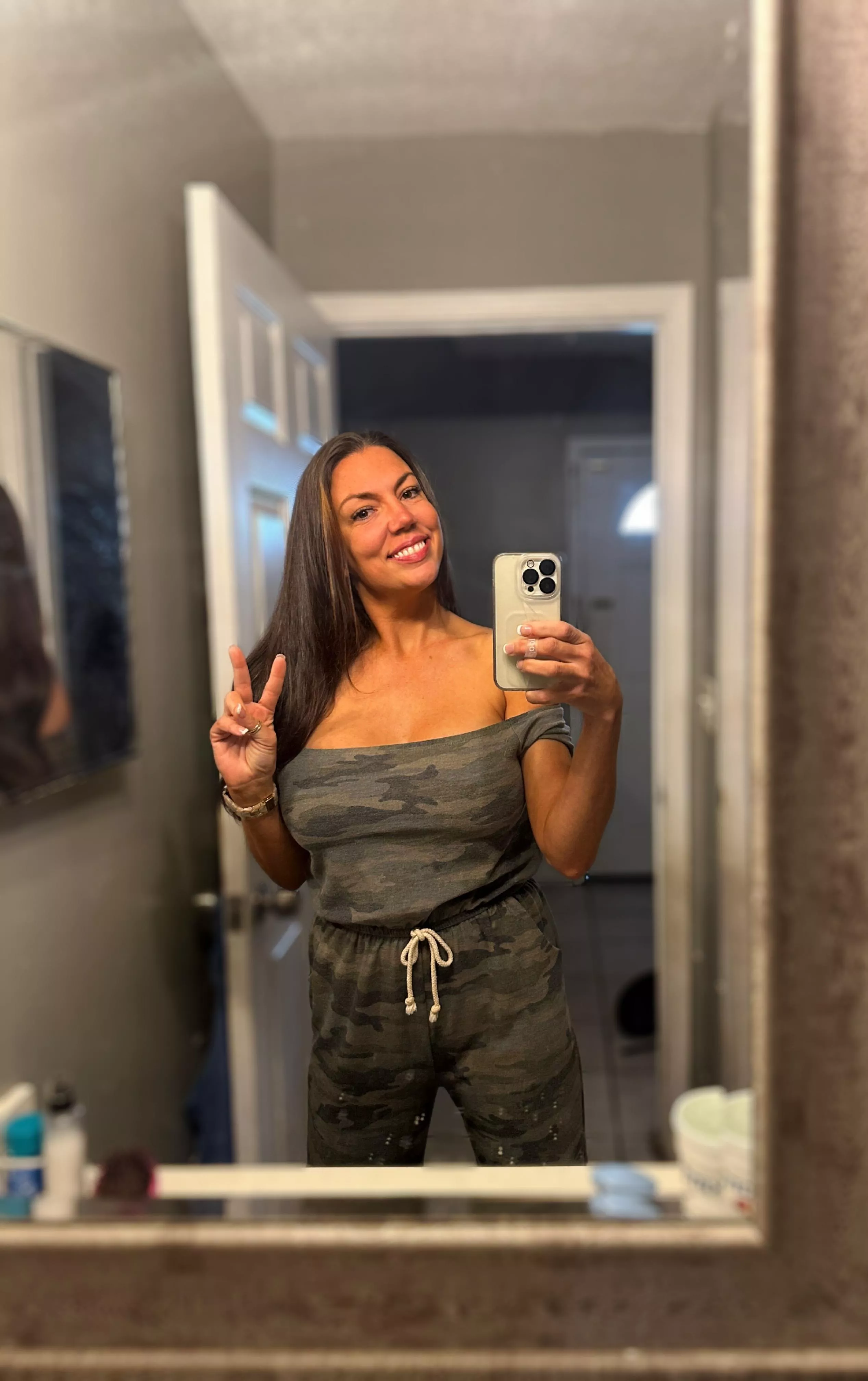 I'm wishing you an amazing day [F] posted by jasmine_cole