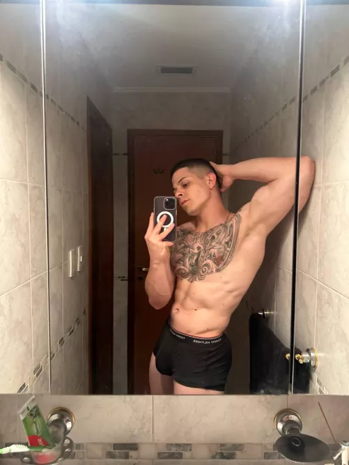 In the Spotlight: A Seductive Stance haha by itstroyleblanc