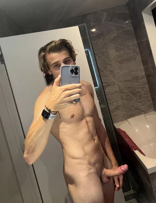 It’s kinda cold, hope you think I’m big enough… by Kiwilad83