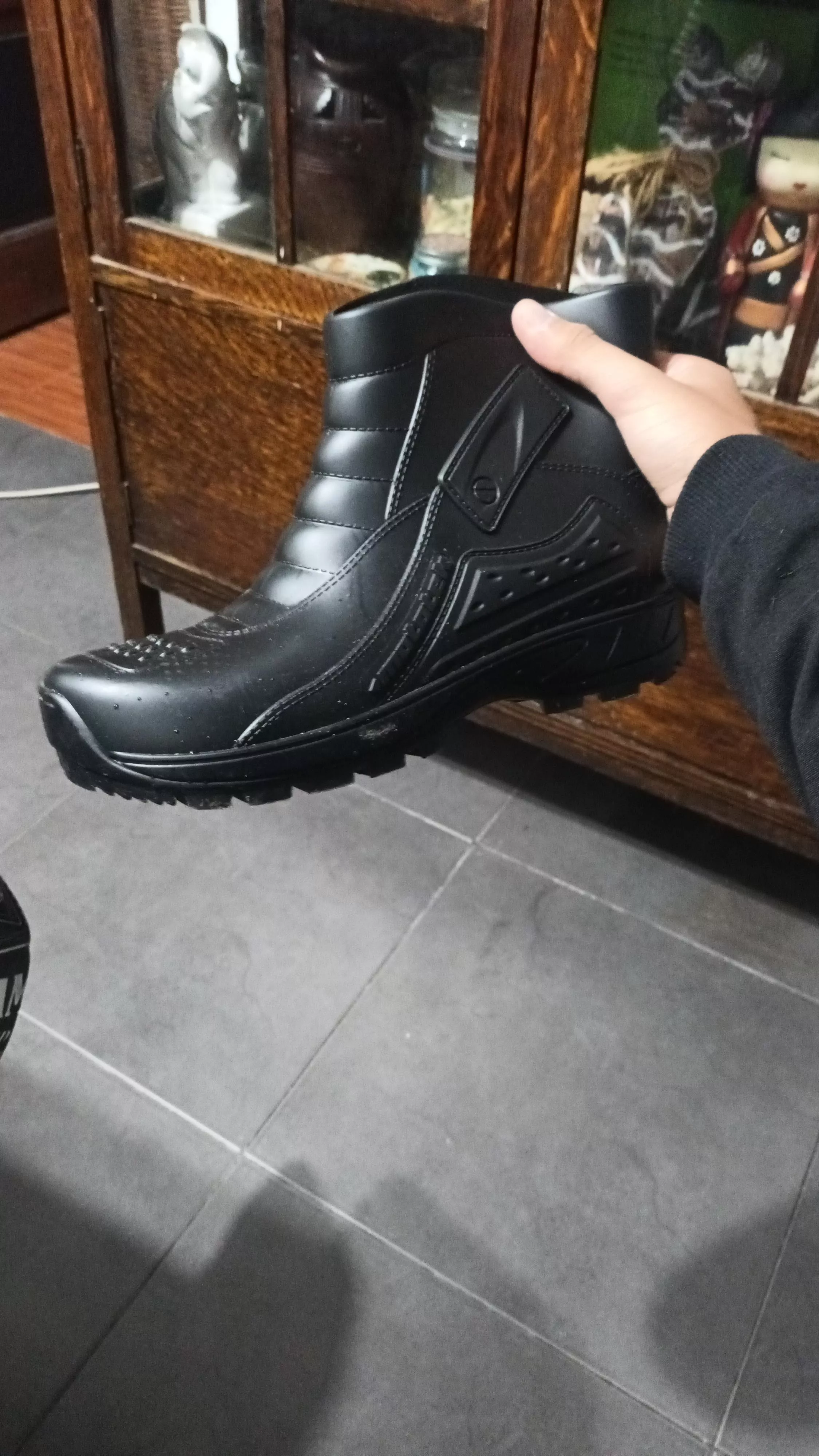 make a rain boot fit posted by BikerGlvd