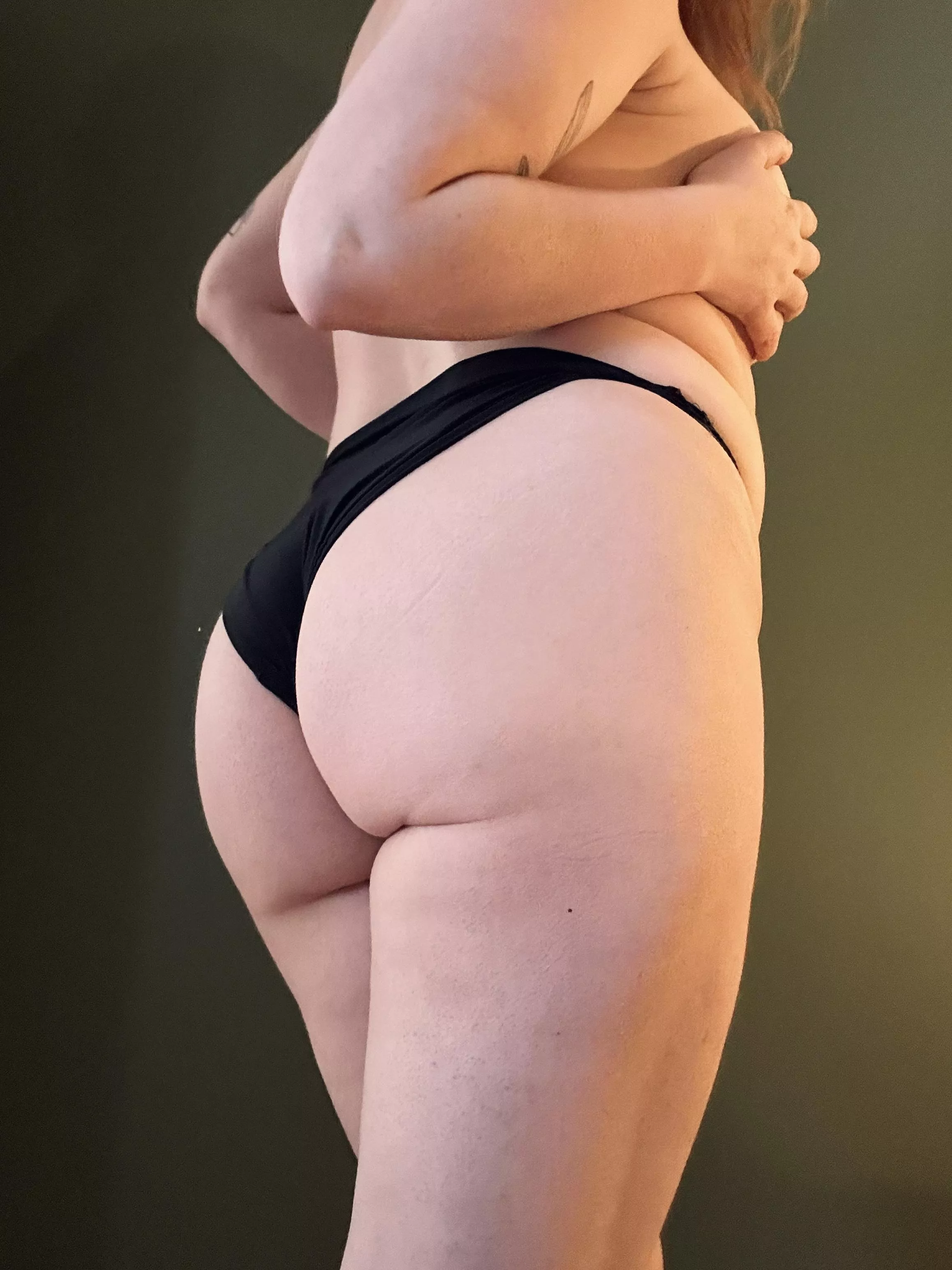 milf ass ready posted by ladyabigaelle