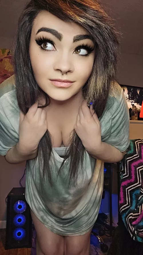 My eyes are up here silly ;) [OC] by xDixonCiderx