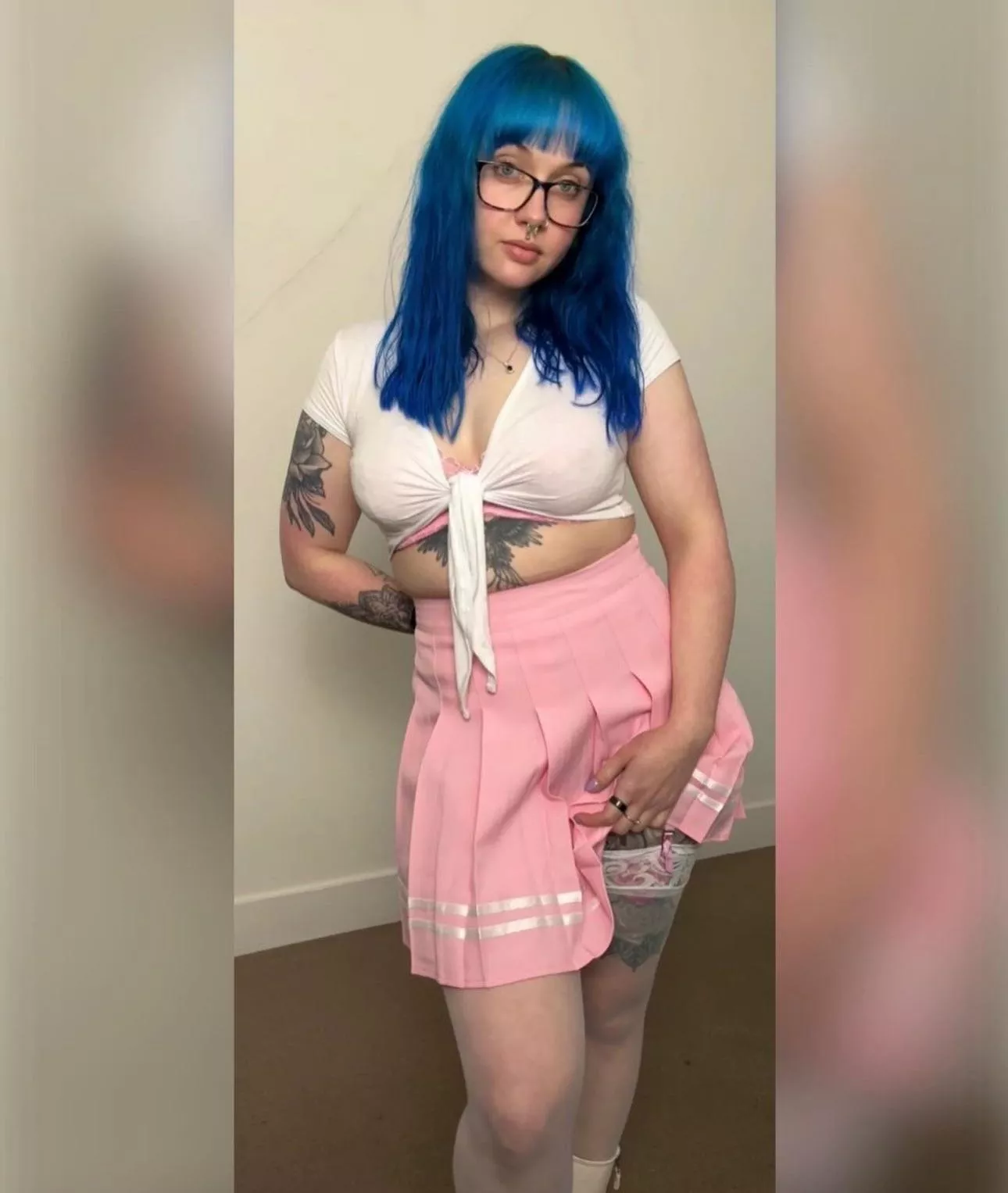 my new skirt is giving barbie vibes 💗 posted by AndieHart98