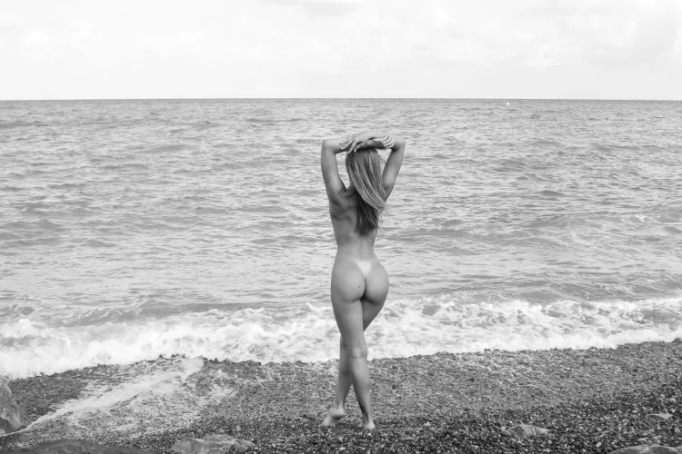 [oc] Monochrome vibes by makovetskyio