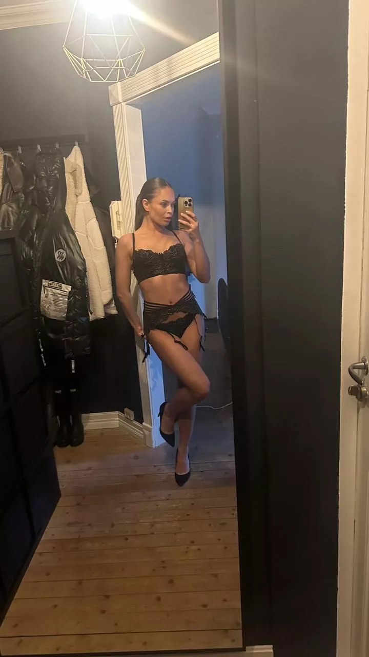 One word, how would you describe your dick size? posted by Wgottschalk9