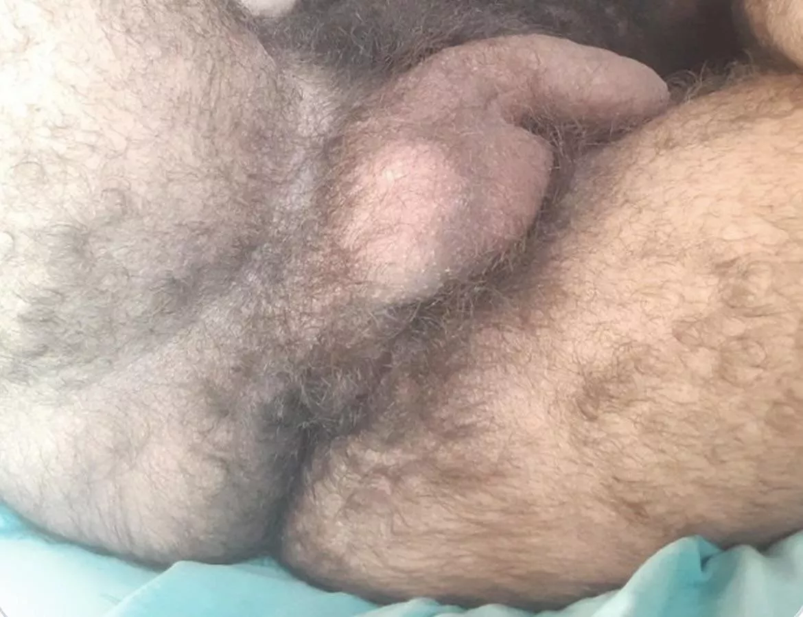 Smells like raw male sex pheromones  posted by gym-dad