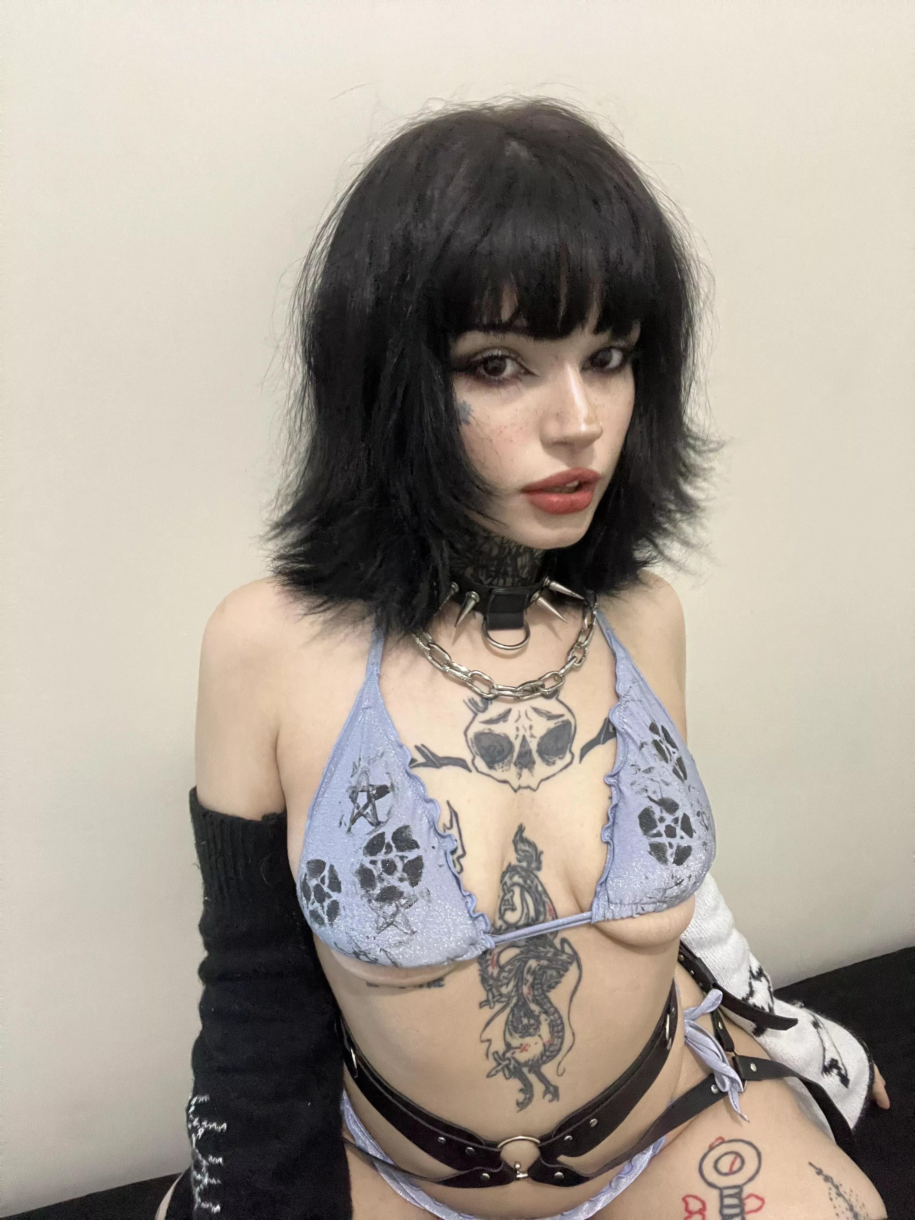 when u saw me dressing like this, i want u to tie up yourself rightaway [TW] posted by Mantasticles