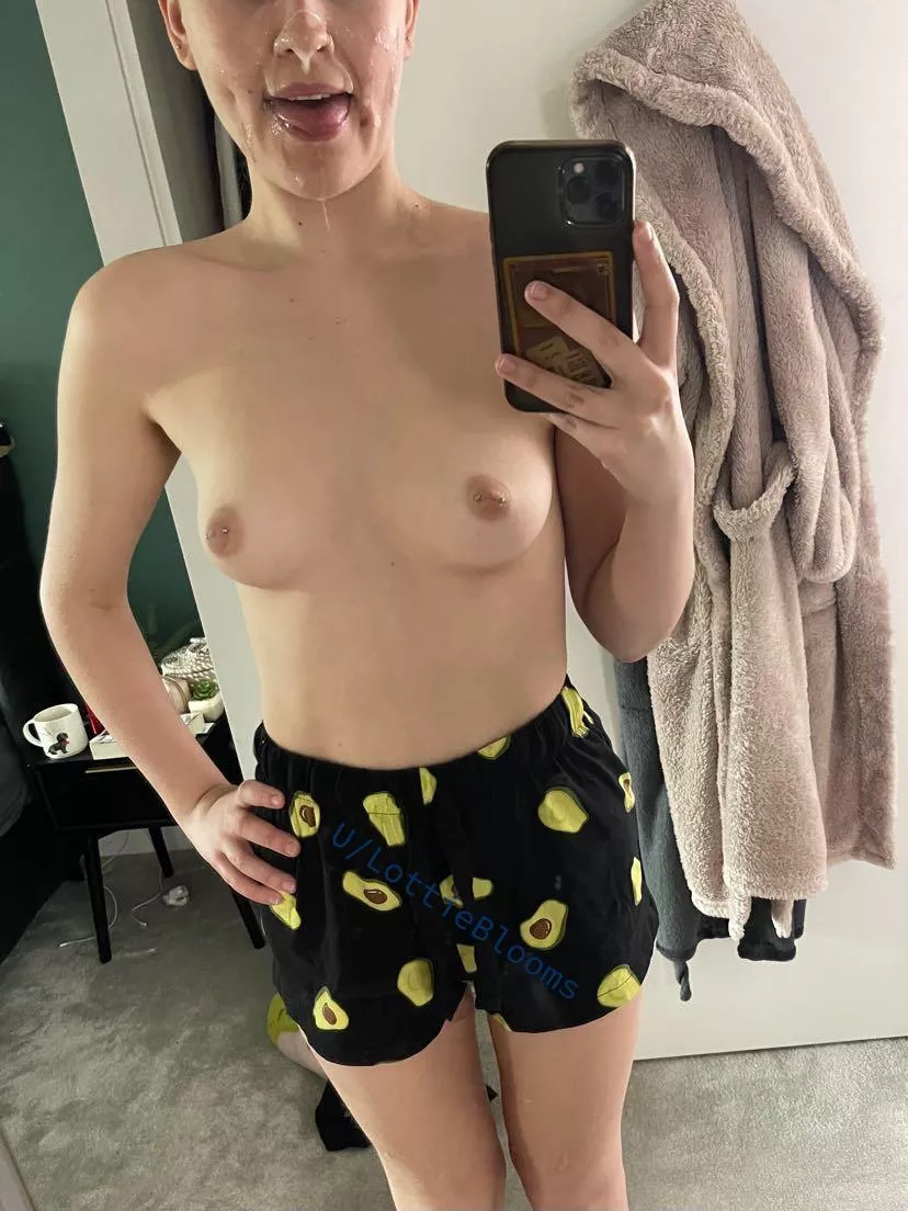 Wishing for a cum kiss  posted by LottieBlooms