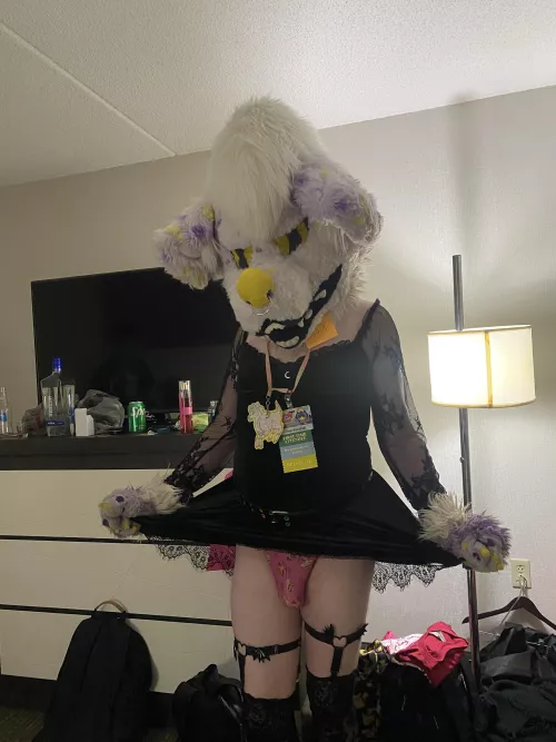 Yeen in his undies once again, check body text ;3 by ZhanFuzz