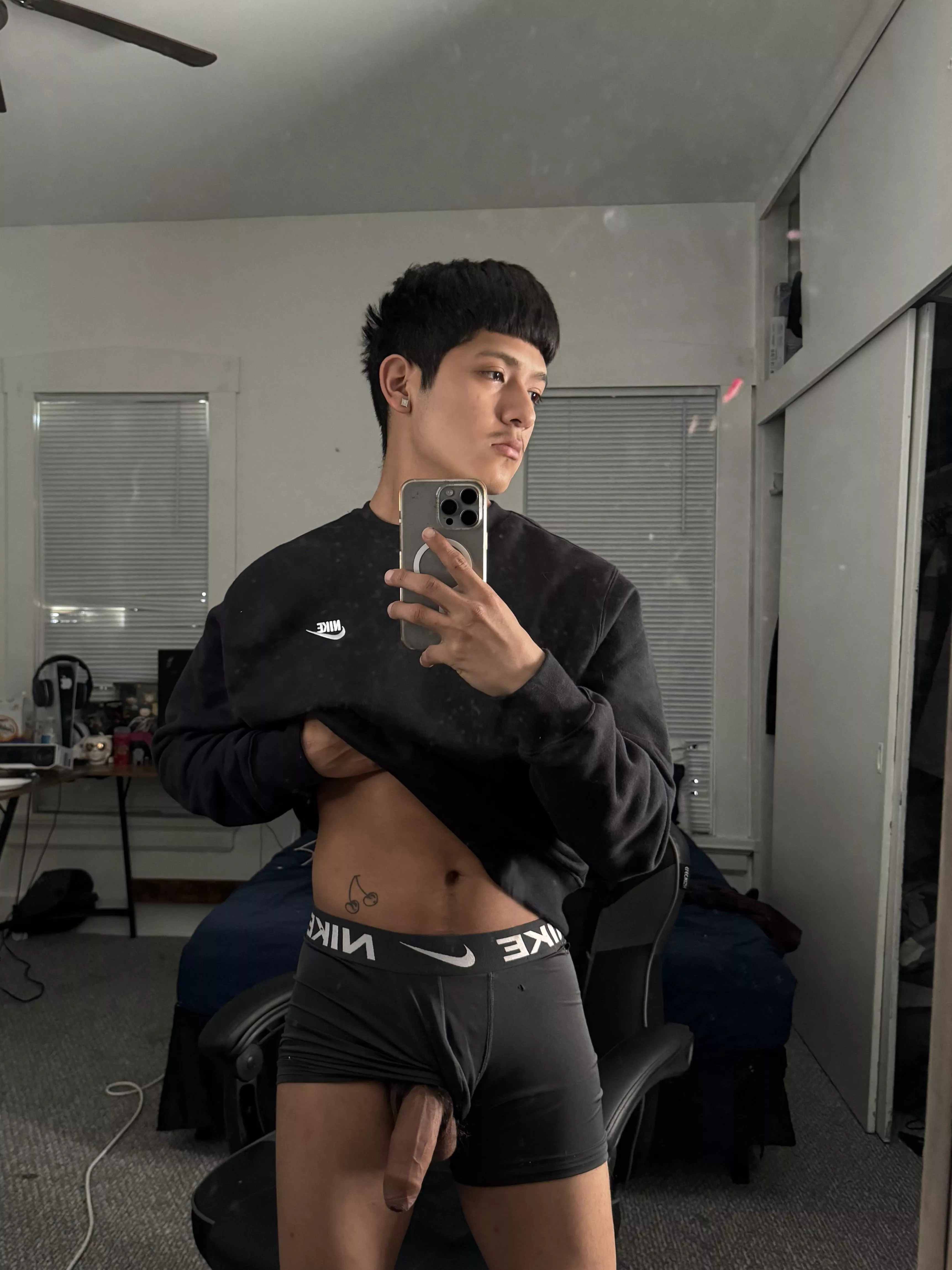 (20) Who’s into uncut?  posted by TheonlyodiOF