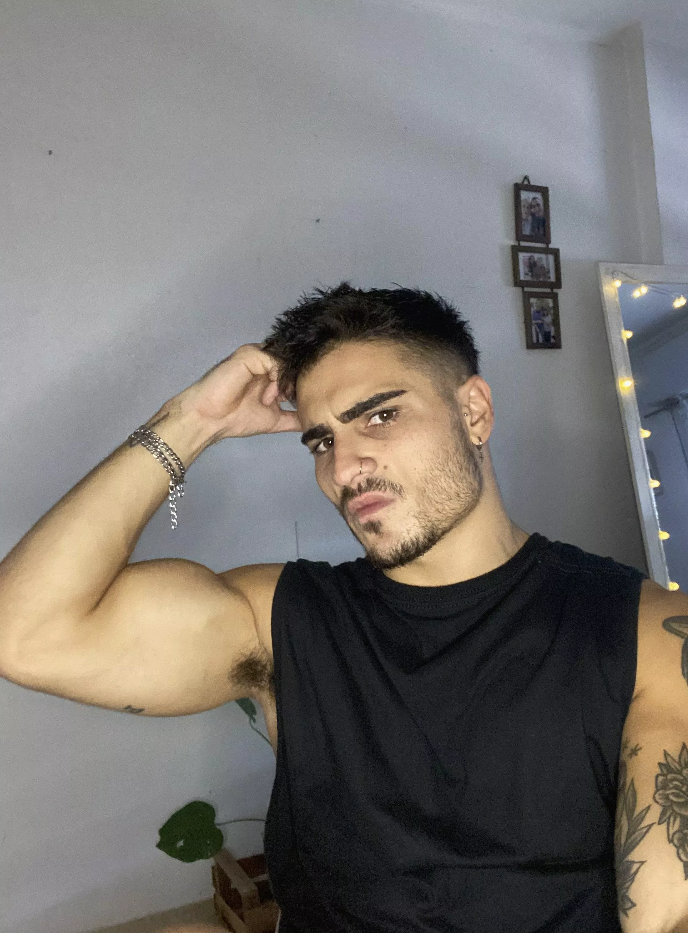 3 words that comes to ur mind… posted by KingOliverXOXO