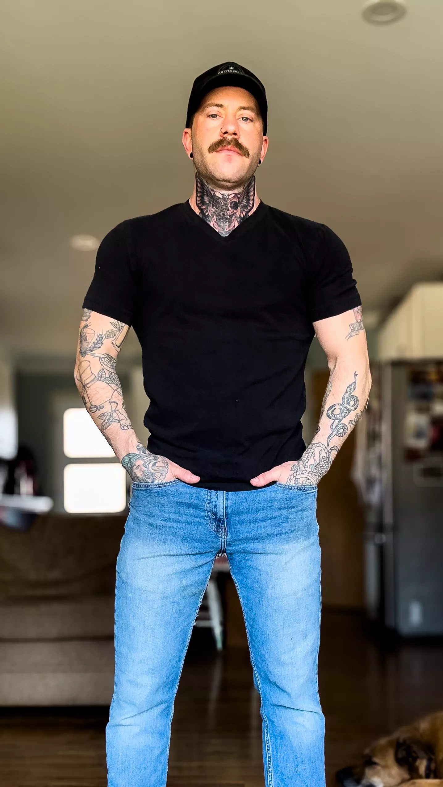 Can’t go wrong with jeans and a plain black tee.  posted by 11blackflags