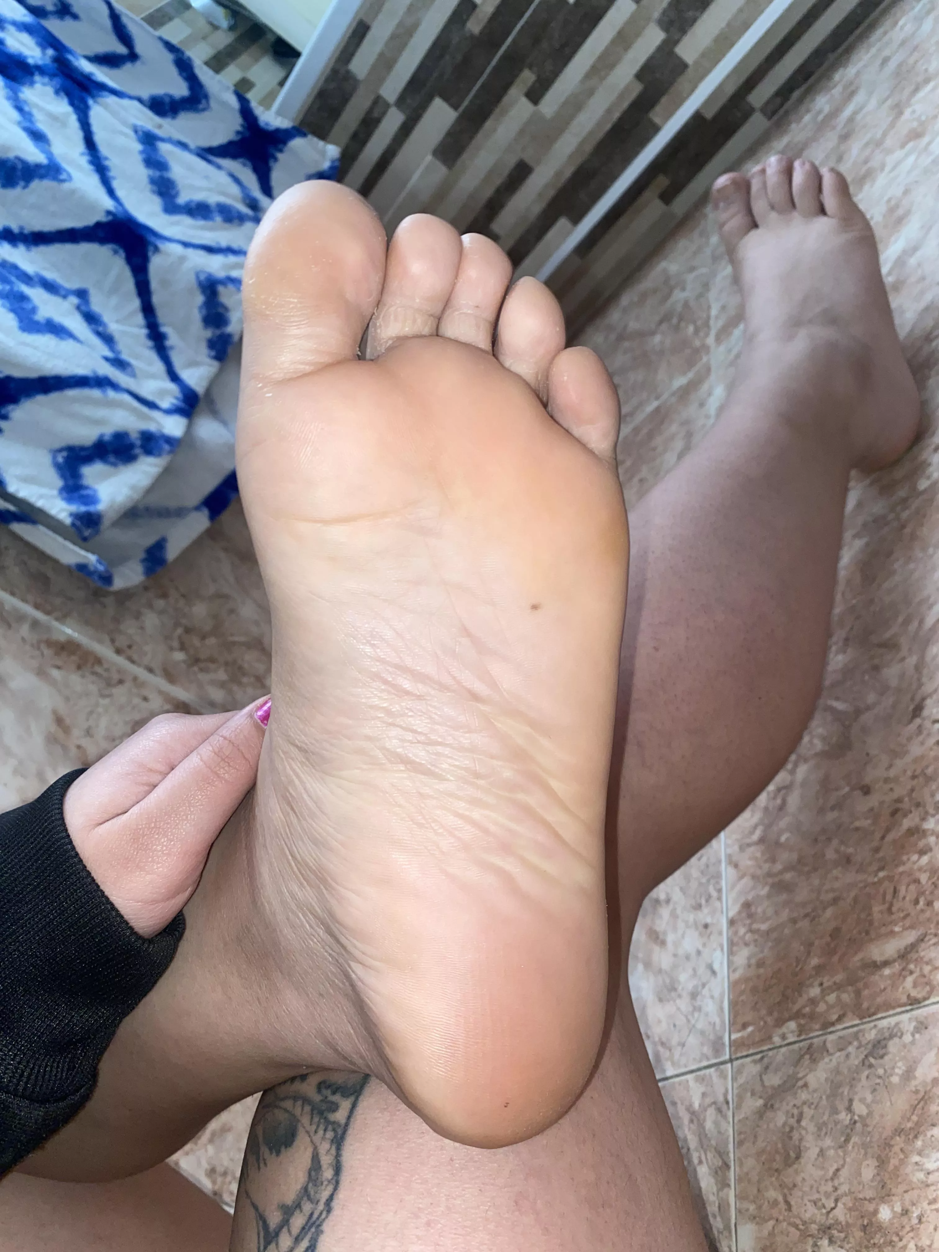 Do you like my feet? posted by CutieShiyar