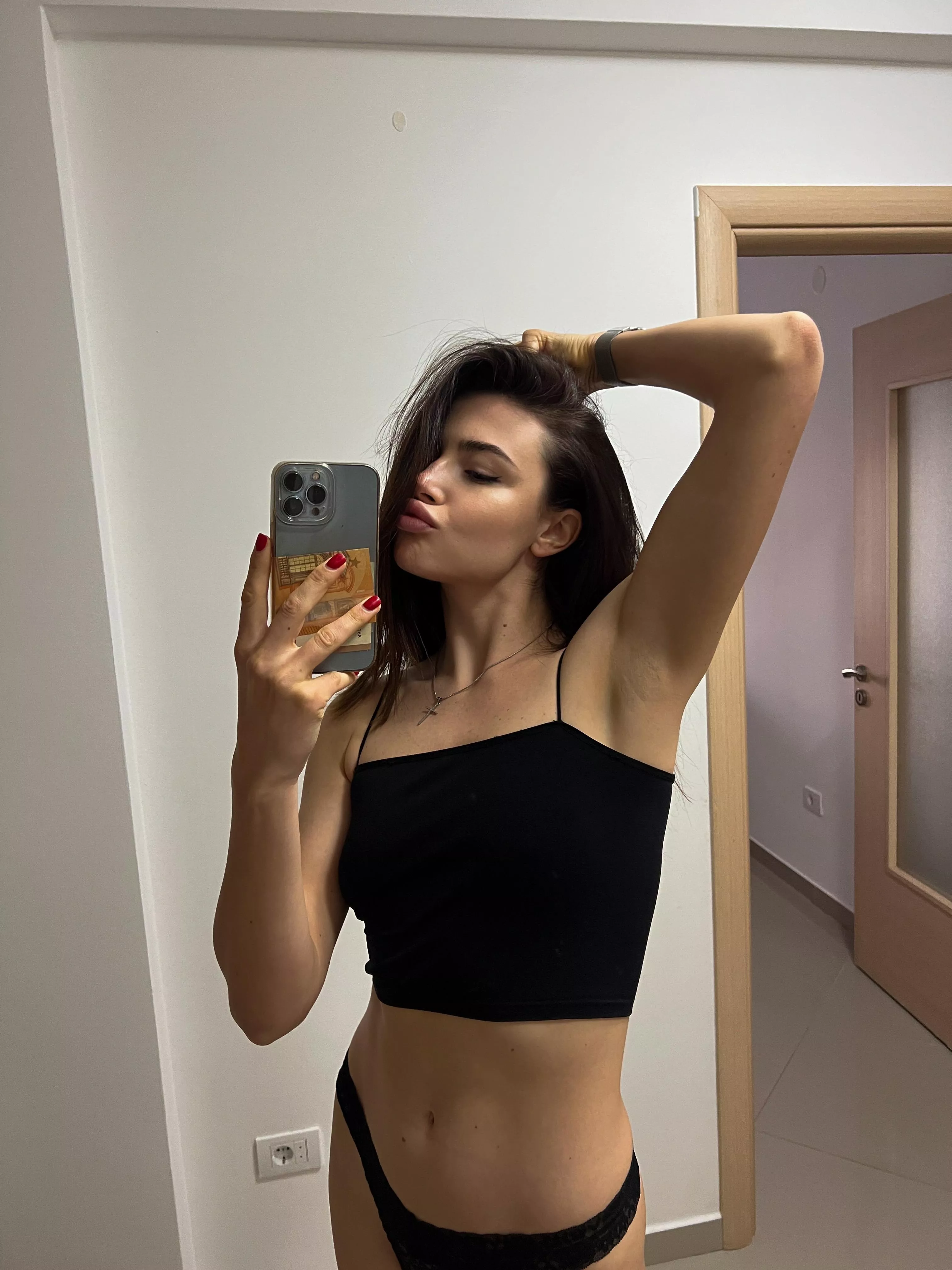 Do you think if I raise my hands in a public place, armpit lovers will want to meet me? posted by rebz26