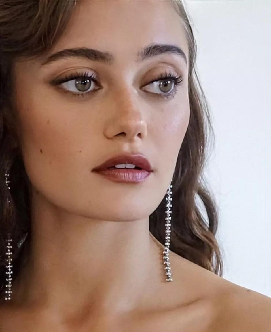 Ella Purnell posted by co_ordinator