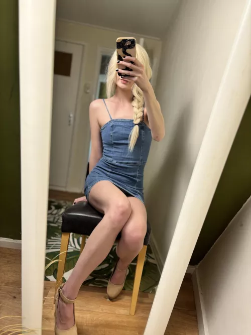 Happy weekend  by LanaPeaches__