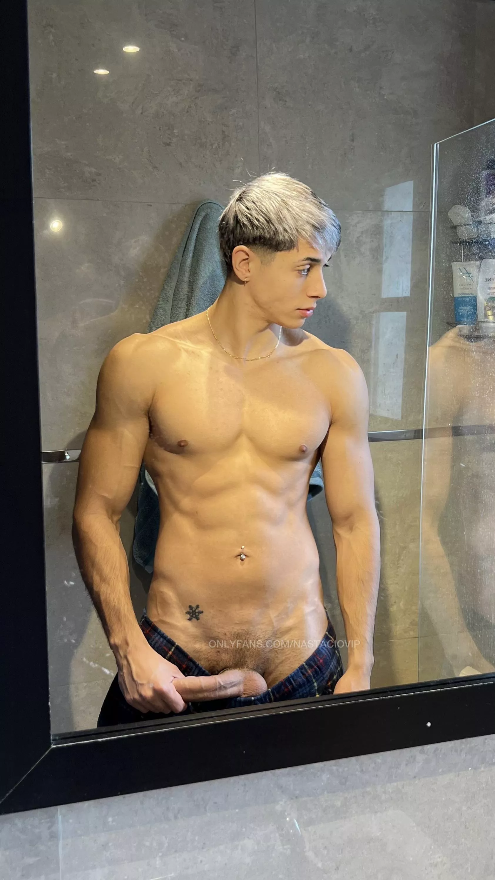 hot I come loaded 🍼 posted by leovipmodel