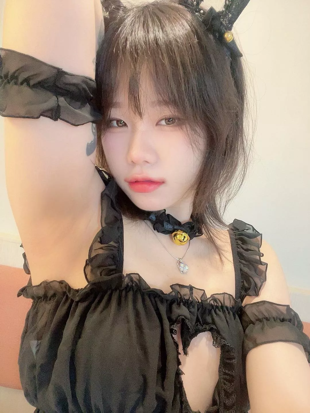 how much you want to have your face in my armpit posted by PhotoWorth