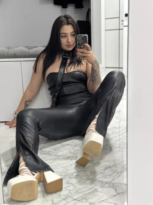 I love this set by NikkiViki