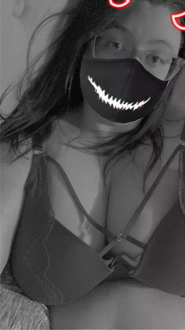 In bed waiting 💋🖤 posted by SubB2004