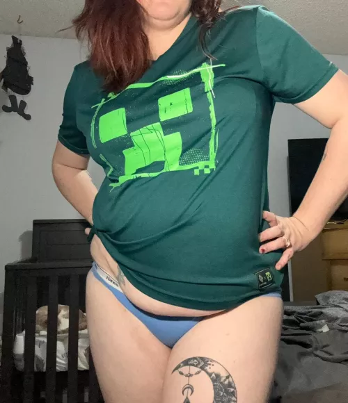 Just a nerdy milf enjoying some fun by honeybunz89