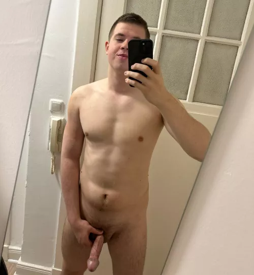 Just got home from a bar, I’m tipsy and horny!  by HamburgCityHorny