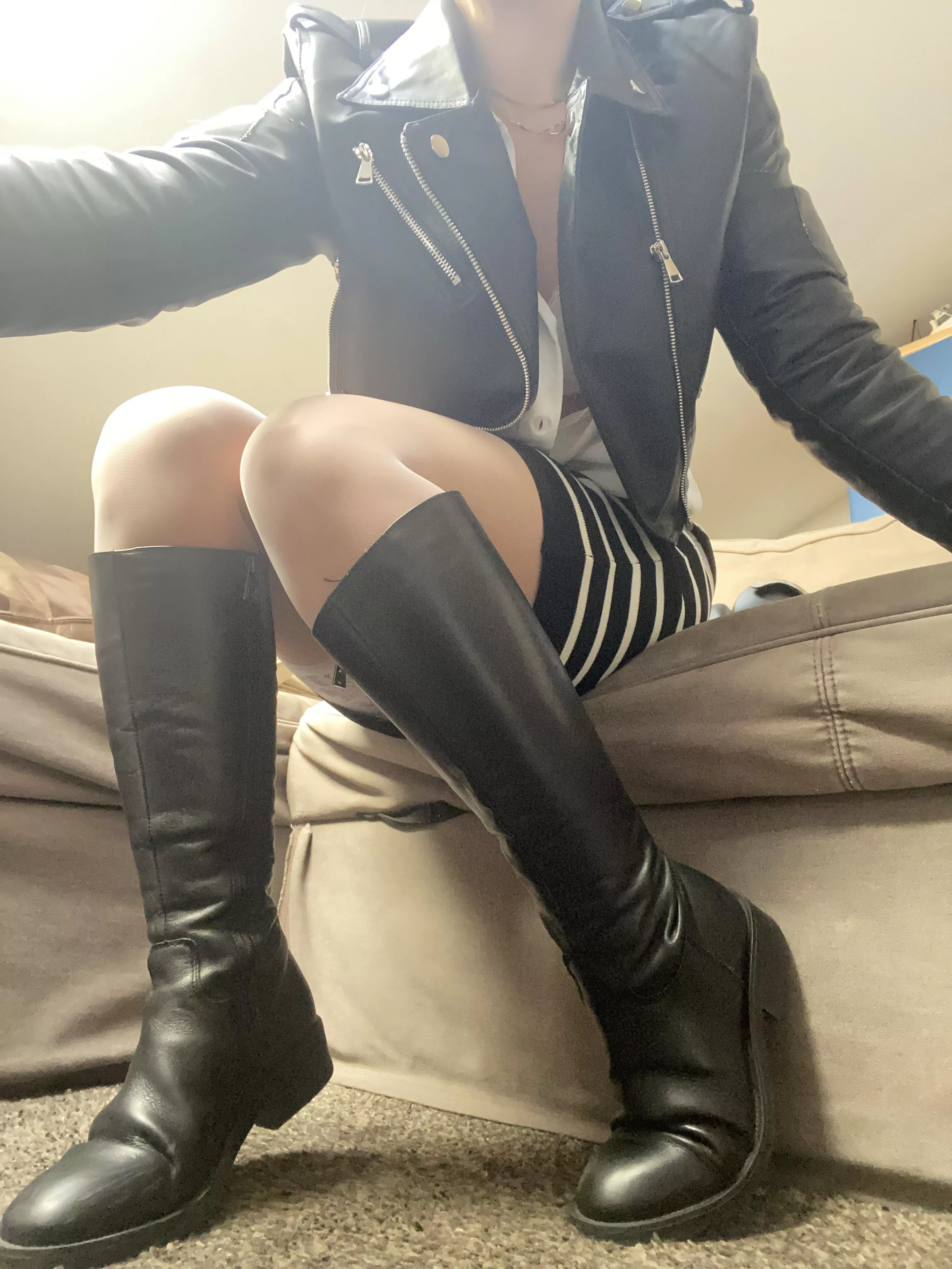 Ladies in leather jacket and boots  posted by NatyBond_OF