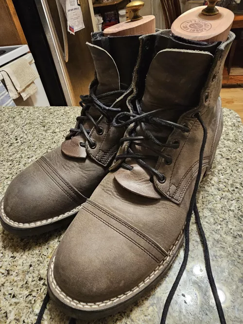 New to me, very lightly used Nick's heritage, predator steel by Maxiss