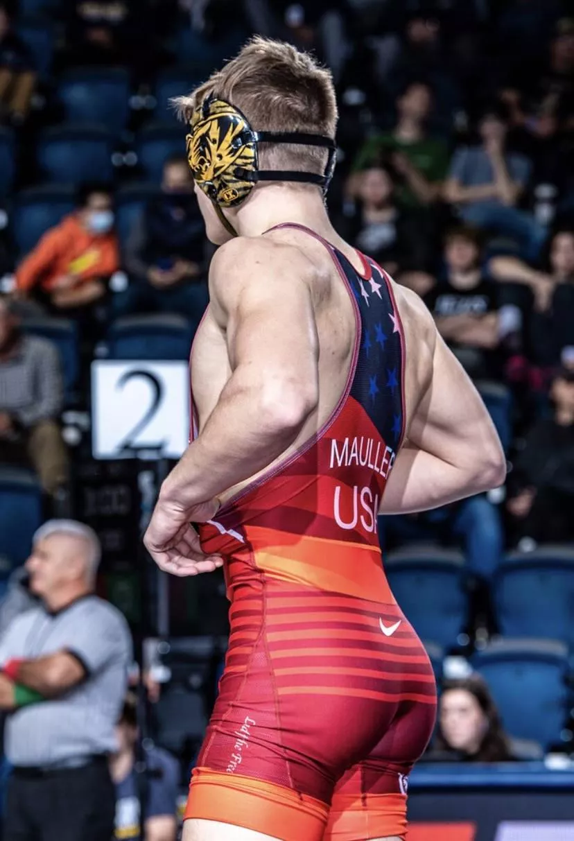 nike swoosh placed well posted by flicker_nyc