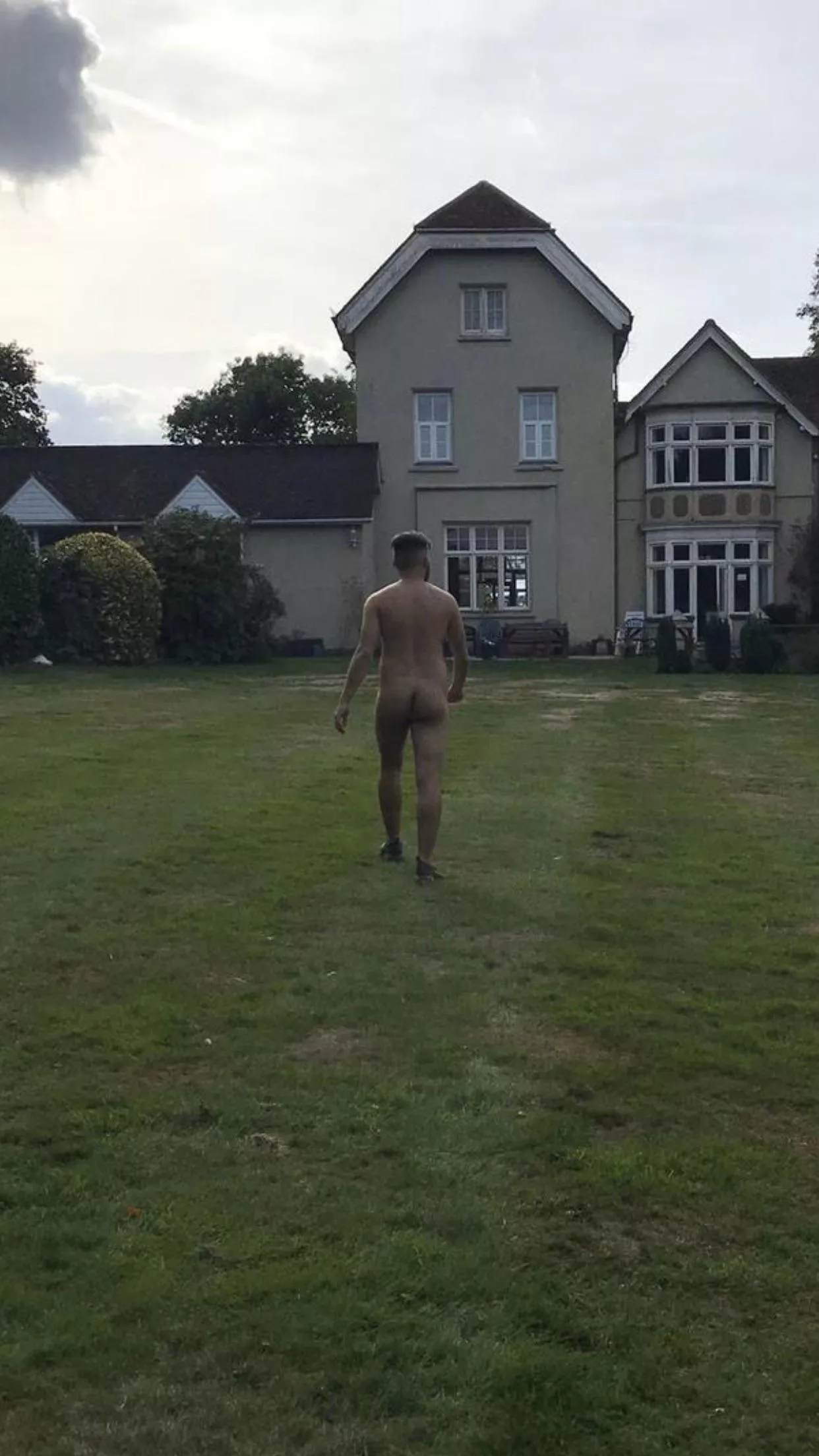 outside stroll in lovely resort posted by londoner000