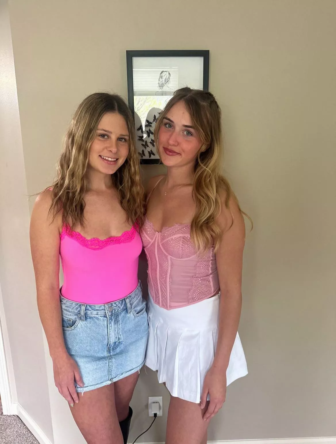 Pink babes posted by NoNoMobiusStrip