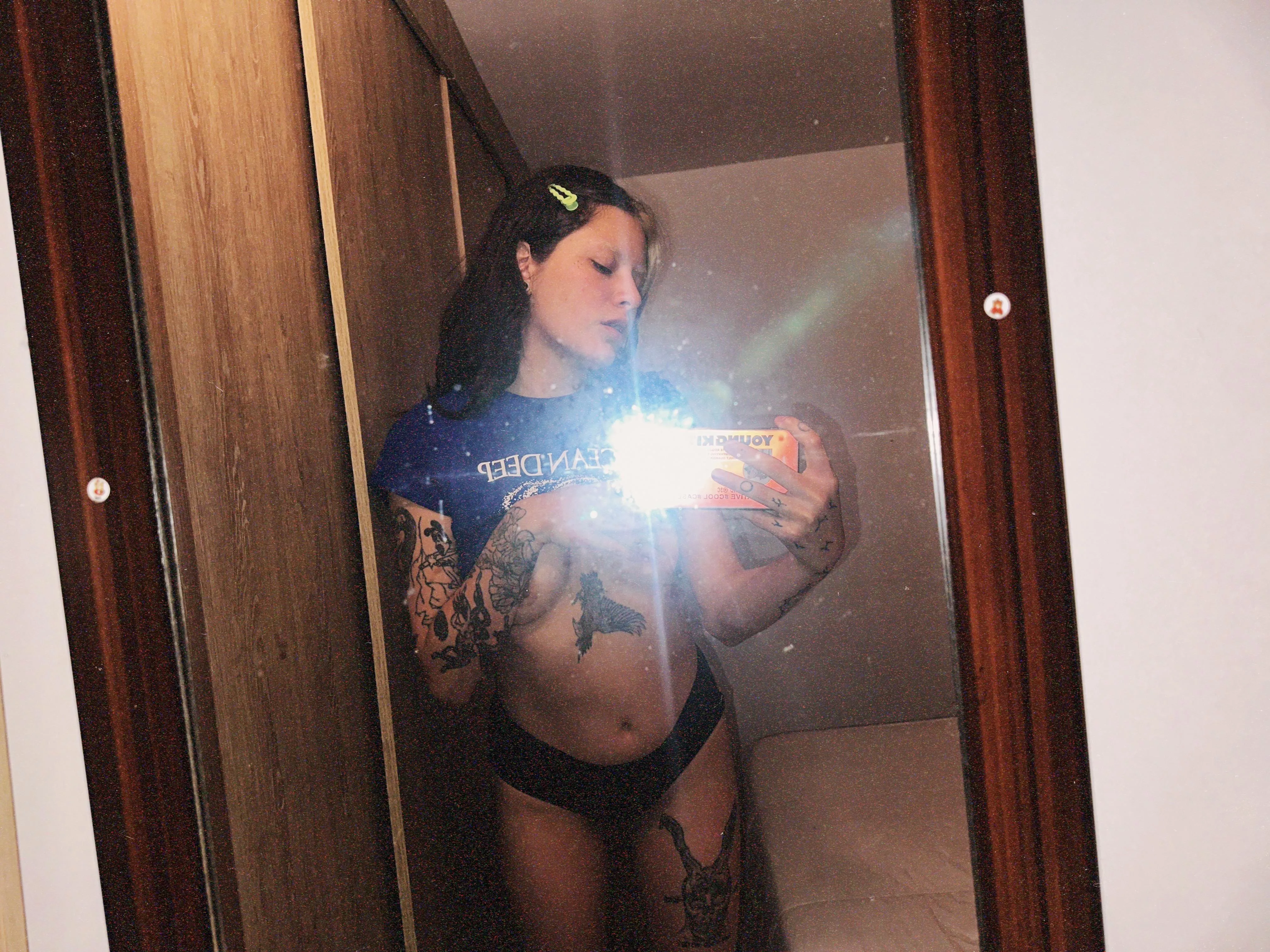 Press me against this mirror  posted by Fatalinat