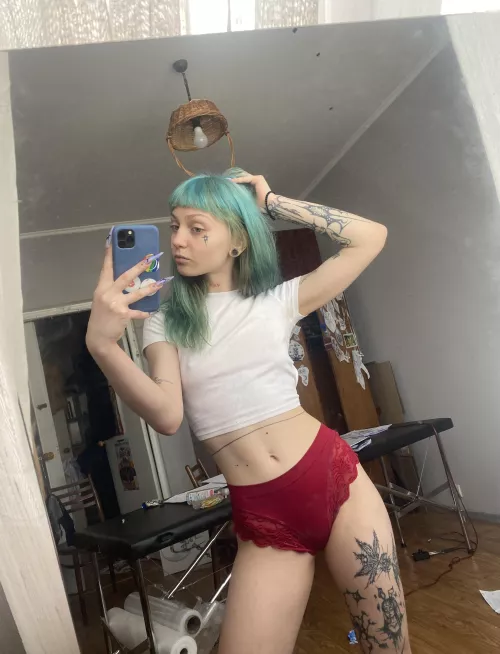 Selfie from a tattoo artist by Howeversanitize52