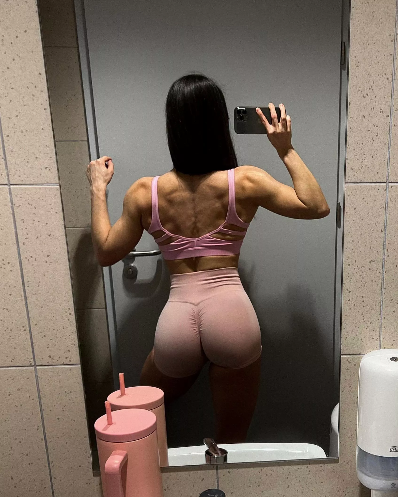 shredded back posted by linasphysiquex