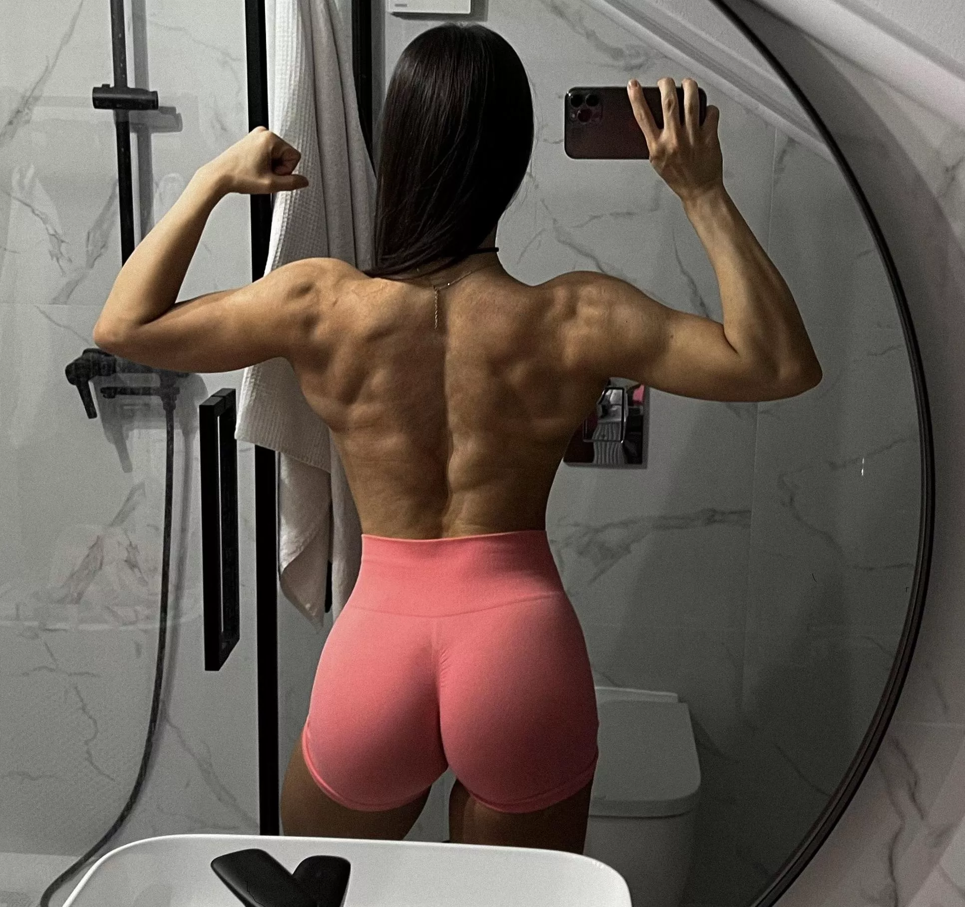 shredded back to the bone posted by linasphysique_